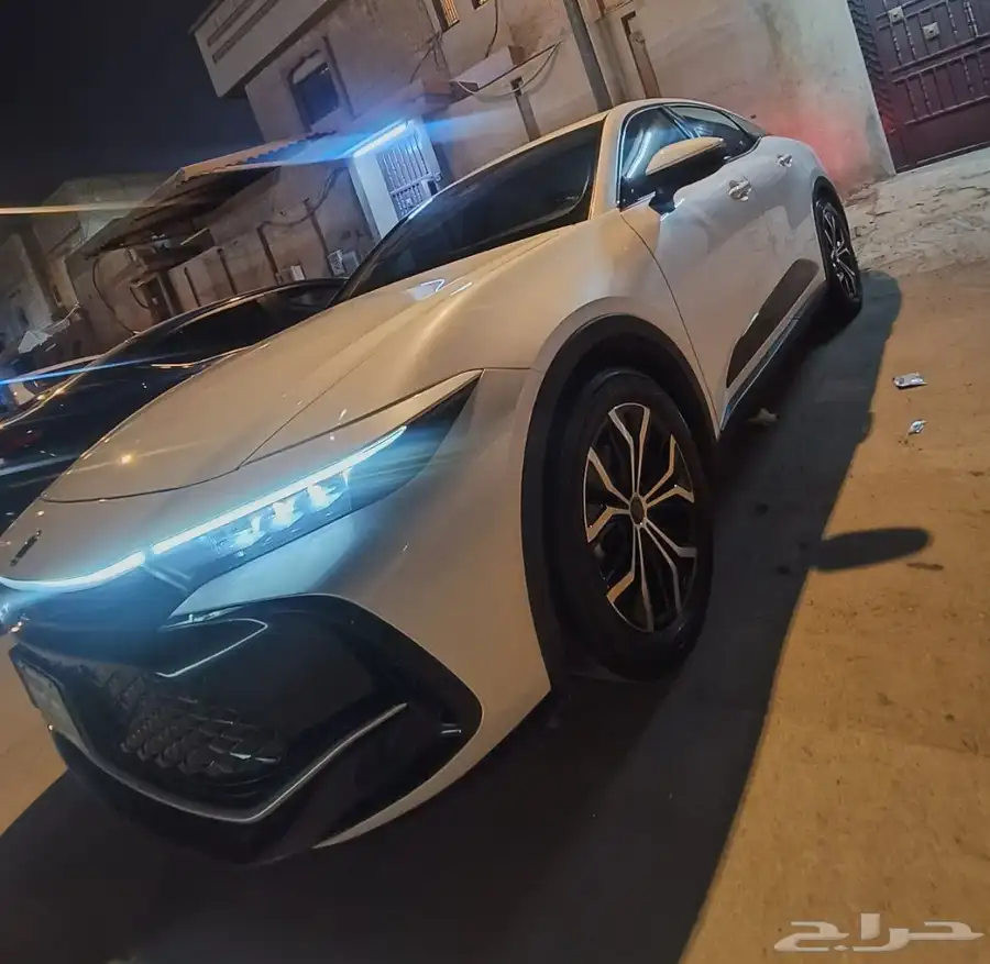 تويوتا كراون ابيض 2023 10