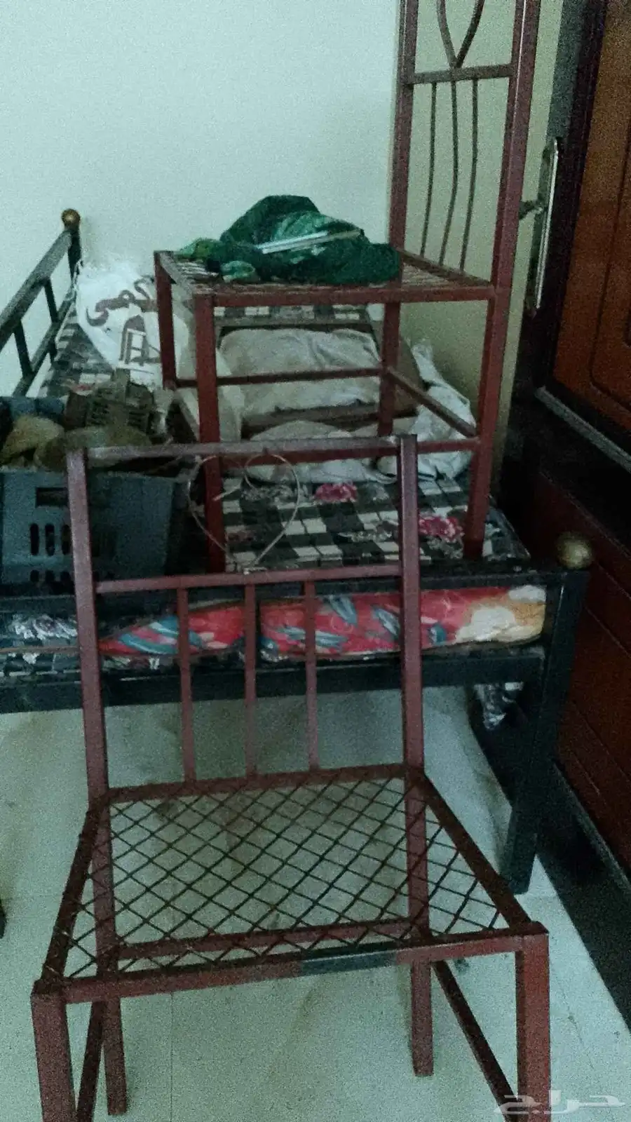 خمسه جلاسي وطاوله حديد كبيره طقم وثلاجه واثنين كراسي نوم 2