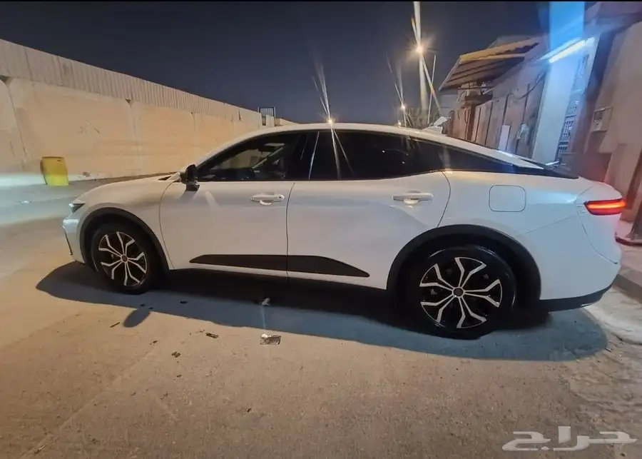 تويوتا كراون ابيض 2023 9