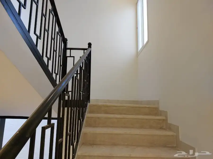 للبيع عماره دور وملحق شمال الخميس حي درة الخميس 14