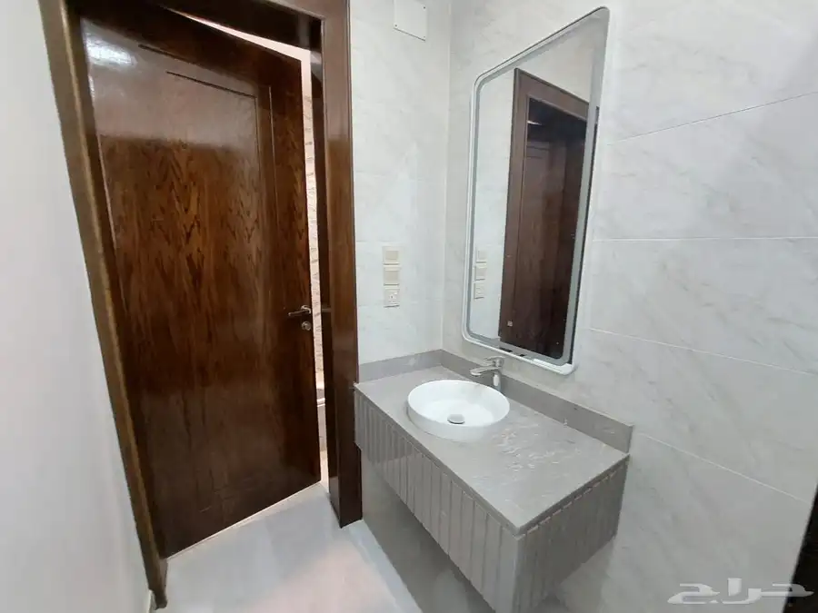 للبيع عماره دور وملحق شمال الخميس حي درة الخميس 16
