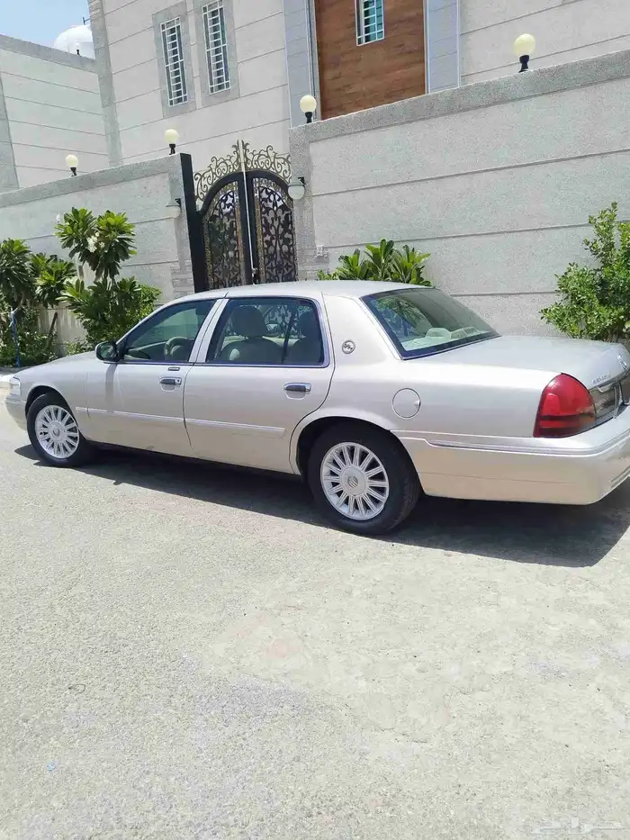 فورد ماركيز 2009 لارج باسم المالك الاول من الشركه سعودي ا 8