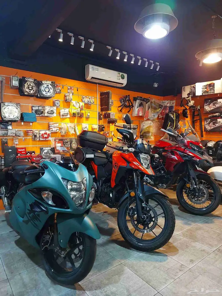 سوزوكي فيستروم ادفنتشر 250 2024 ماشي 8500 فقط. شنطة GIVI 6