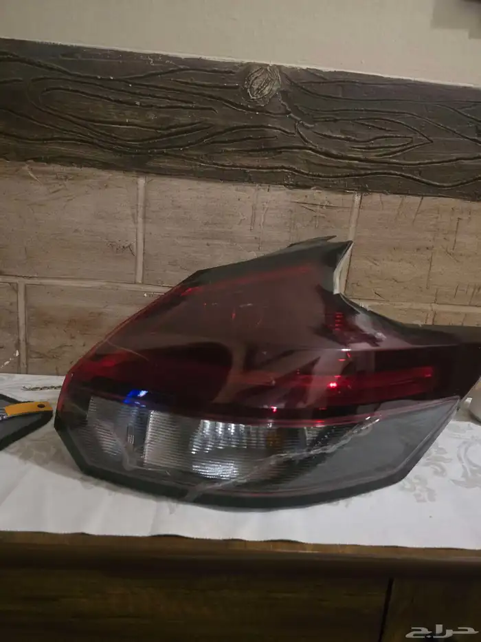 اسطب نيسان كيكس 24 يسار مع شماسيات و شاشة 1