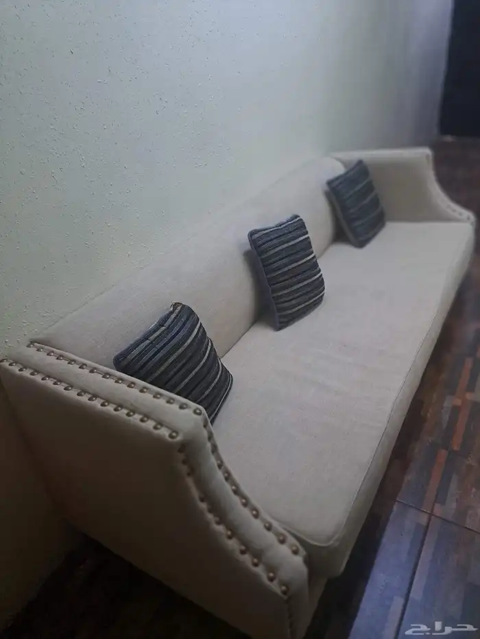 كنبه طويله لبيع وجيده استعمال اقل من اسبوعين 0