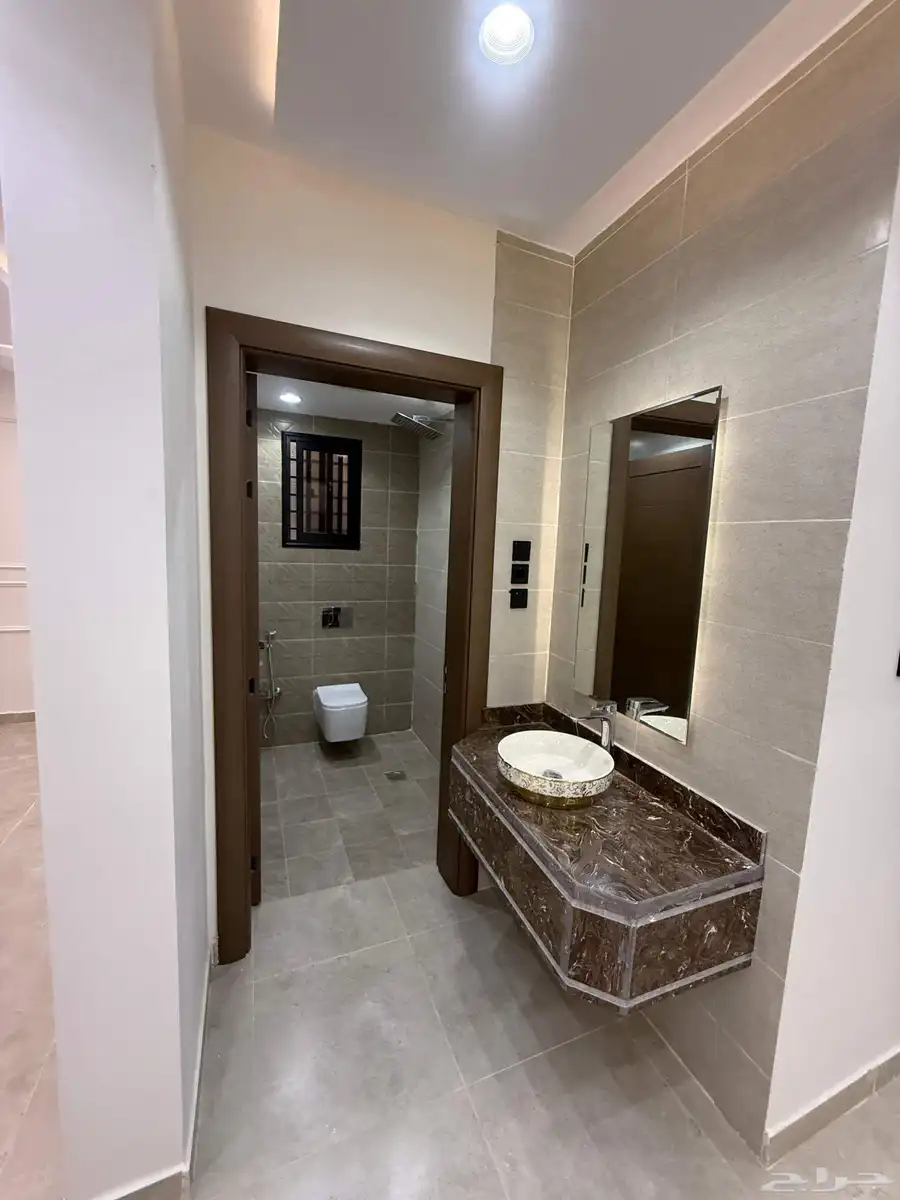 للبيع شقق علويه وشقق ارضيه تشطيب فندقي ف حي الضيافه ب530الف 32