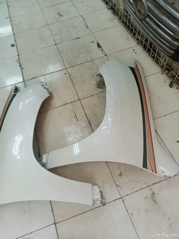 شنطه وكبوت ورفاري في يمين يسار جيب لاندكروزر 2014 وكاله 6