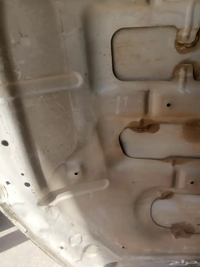 شنطه وكبوت ورفاري في يمين يسار جيب لاندكروزر 2014 وكاله 9