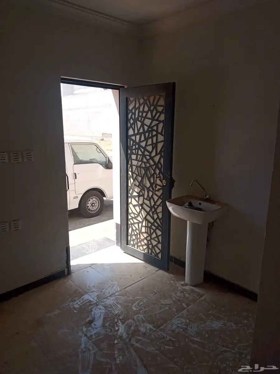 غرفة للإيجار شهري 800 ريال شامل الكهرباء و الماء 0