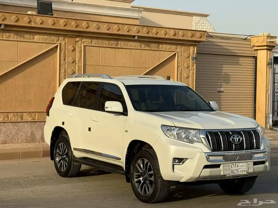 تويوتا برادو 2023 V6 عداد قليل للبيع 3