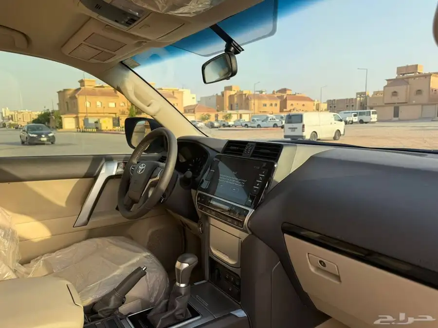 تويوتا برادو 2023 V6 عداد قليل للبيع 17