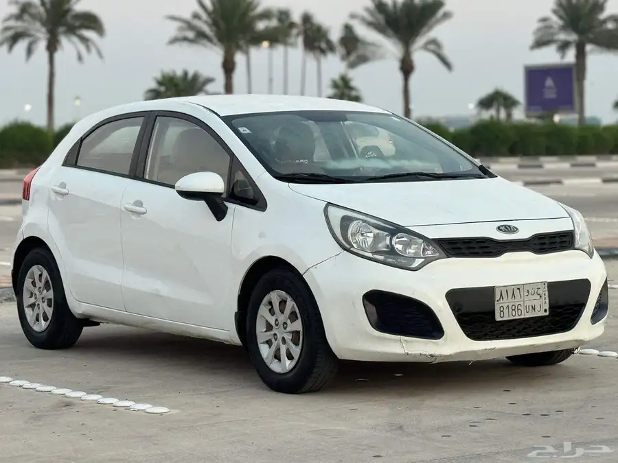 كيا ريو هاتشباك 2015 2