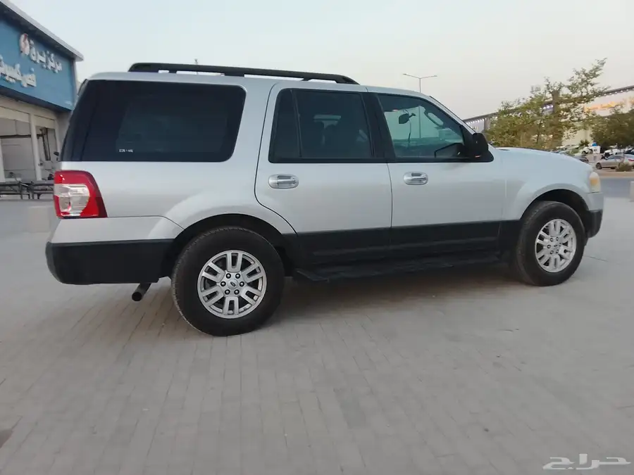 فورد اكسبديشن 2012 بدي وكاله رفرفر يمين مرشوش 3