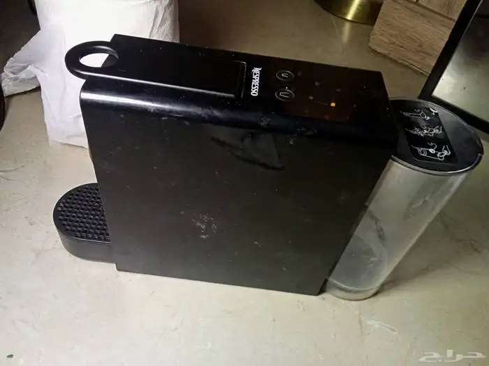 ماكينة قهوة نسبريسو إسينزا ميني (موديل C30) مستعملة للبيع 4