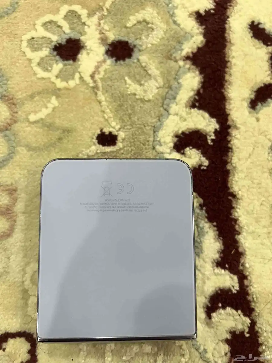Galaxy Z Flip4 3