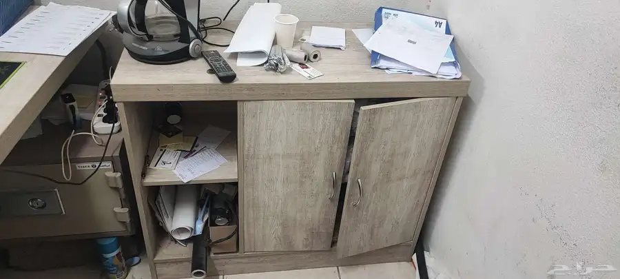 للبيع 2 مكاتب و 4 كراسي 2