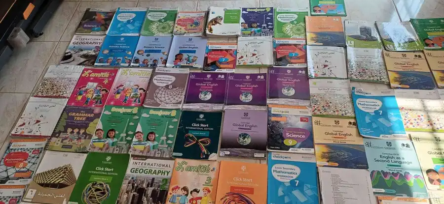 كتب مدرسه العالميه مستعمله 1