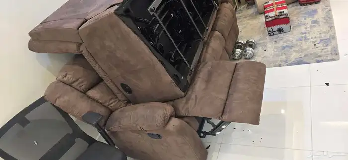 غساله وغاز فرن مع طاولات خدمه وكنب وفرش ارضيه مع نافوره 3