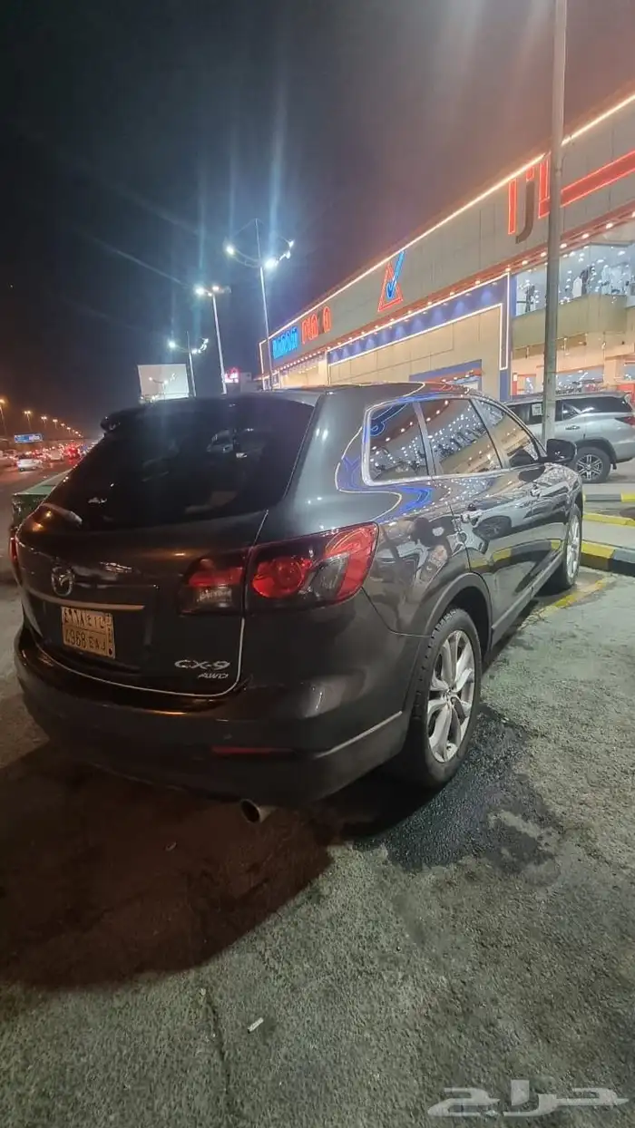 Model Mazda CX9 Year 2013 Price 25000 Mileage 230 k 4