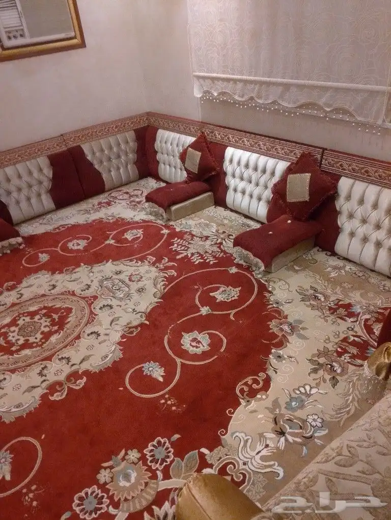 للبيع مفرشه مقاسه 4في 4مع المساند 1