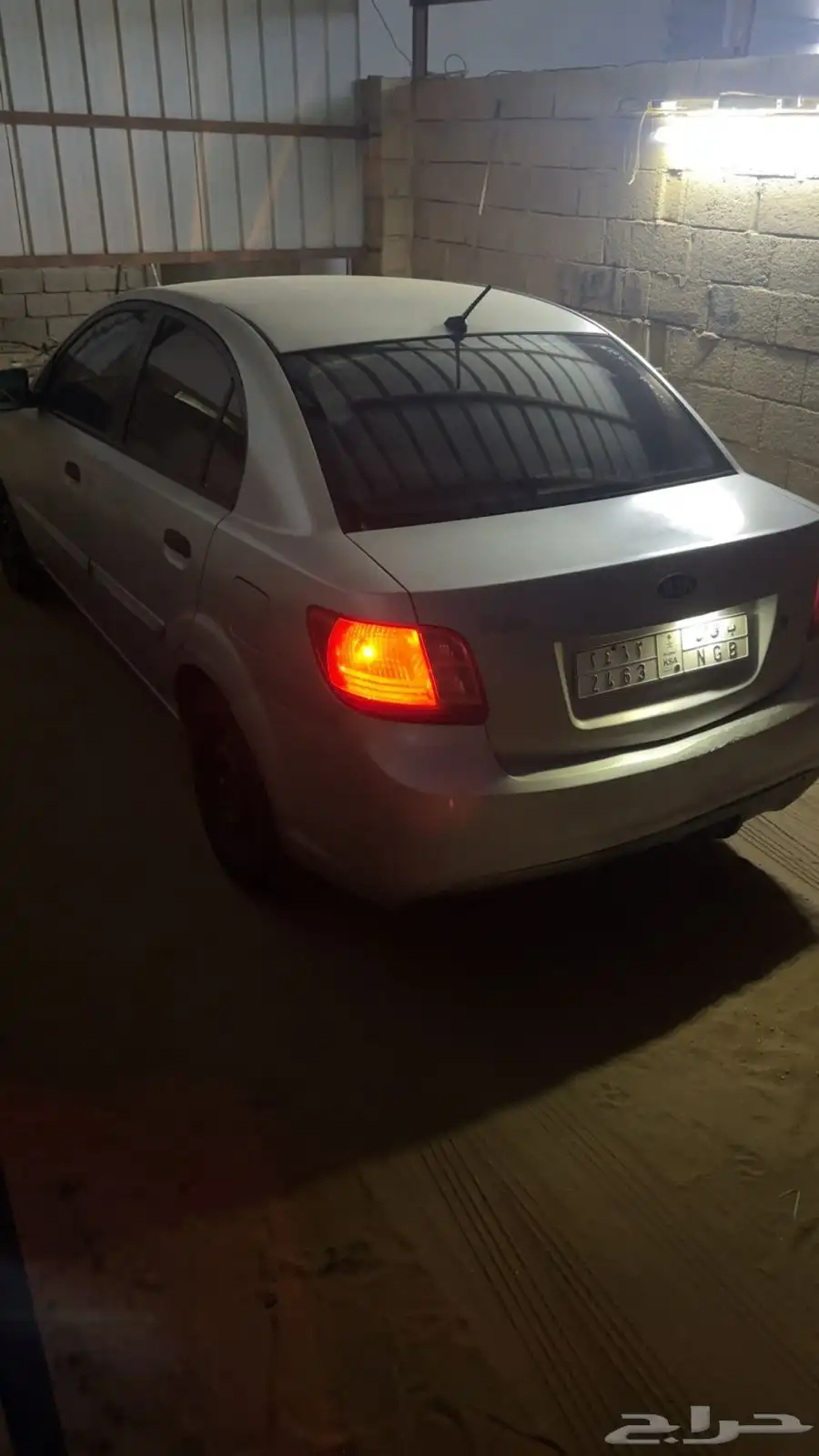للبيع ريو2011 الفئه سيدان الون فضي فيه دقه خفيفه في الكبوت 5