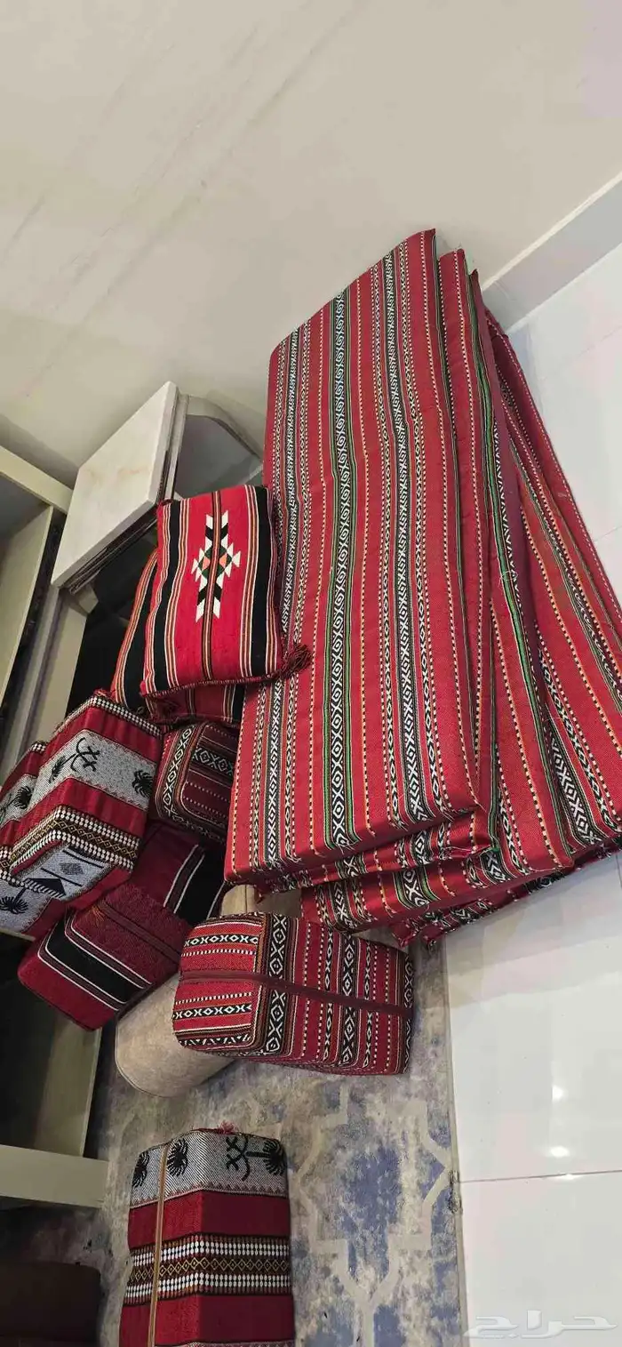 غساله وغاز فرن مع طاولات خدمه وكنب وفرش ارضيه مع نافوره 5