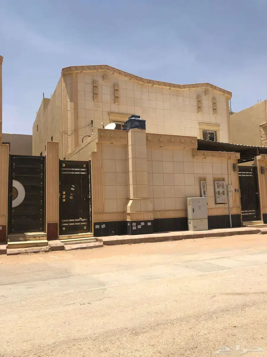 للبيع درج داخلي وشقتين بحي الرمال الذهبي 0