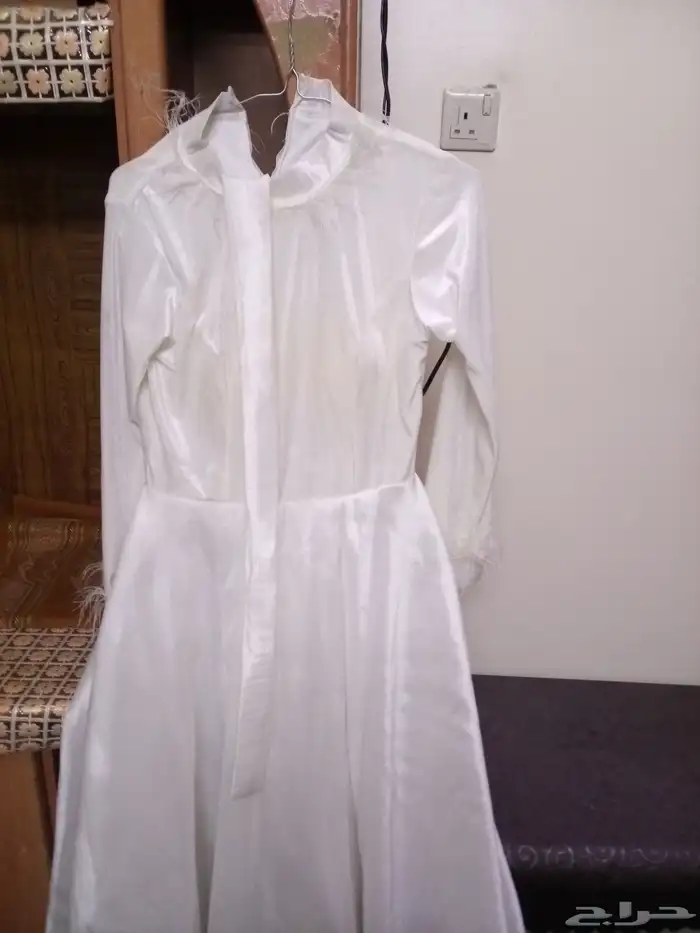 فستان بناتي ابيض الطول 150مع الحزام لم يلبس الا مره واحده 0
