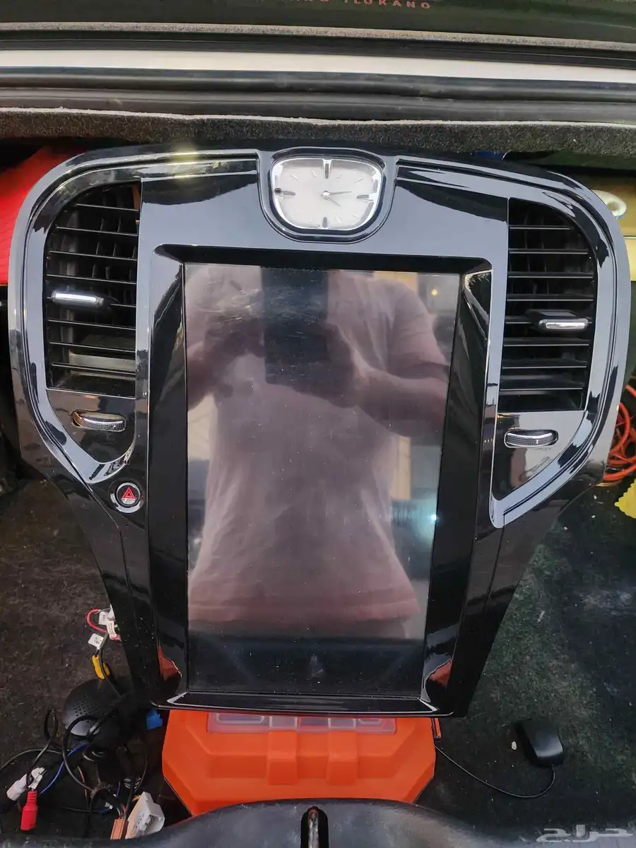 DODGE CHRYSLER 300C TESLA SCREEN 1