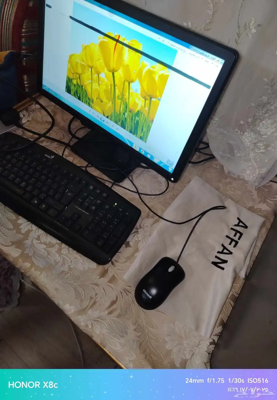 كمبيوتر مع شاشه وموس وصندوق سبب البيع ليسه لدينا مكان كافي 3