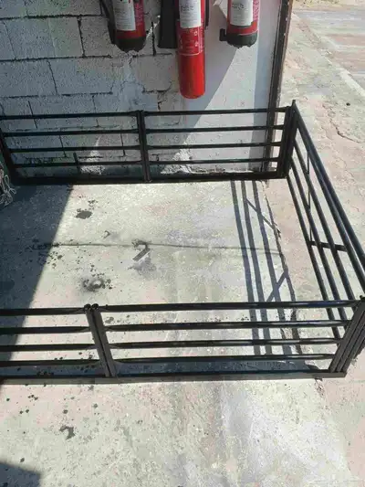 ابواب وشبابيك وكراسي وهنقر و مرجيحه 11