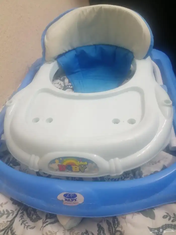 مشيه للطفل وكرسي طعام و مقعد لتدريب المرحاض شبه جديد 5