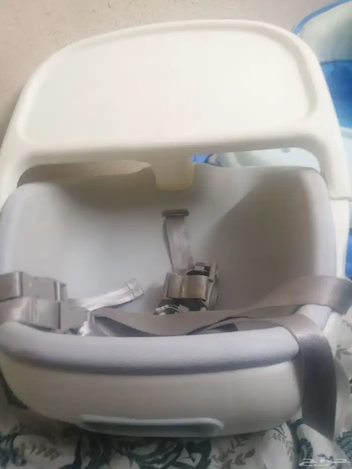 مشيه للطفل وكرسي طعام و مقعد لتدريب المرحاض شبه جديد 2