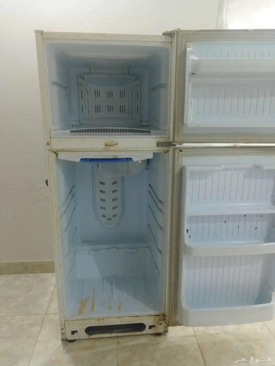 ثلاجه اوجين تبريدها كويس وحلوه نظيفه 250 1