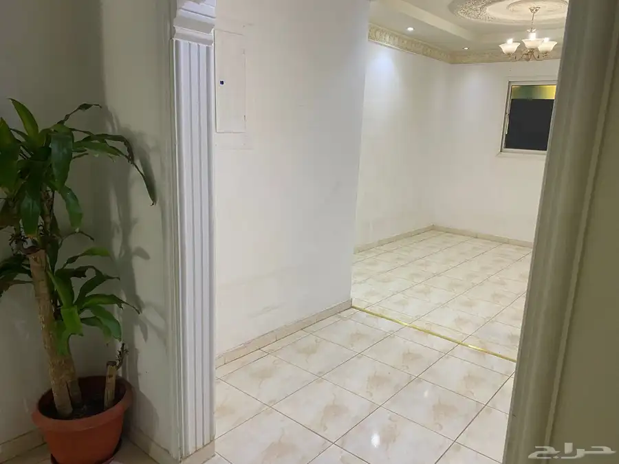 للبيع درج داخلي وشقتين بحي الرمال الذهبي 9