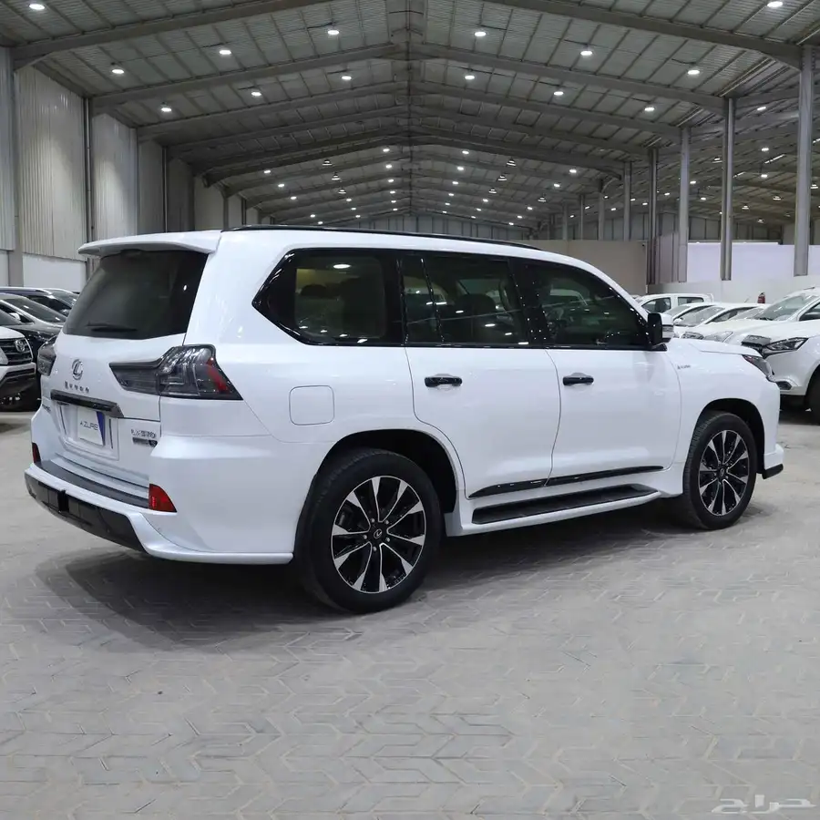 لكزس LX570 بلاك اديشن موديل 2021 (( السوم 370 ألف)) 1