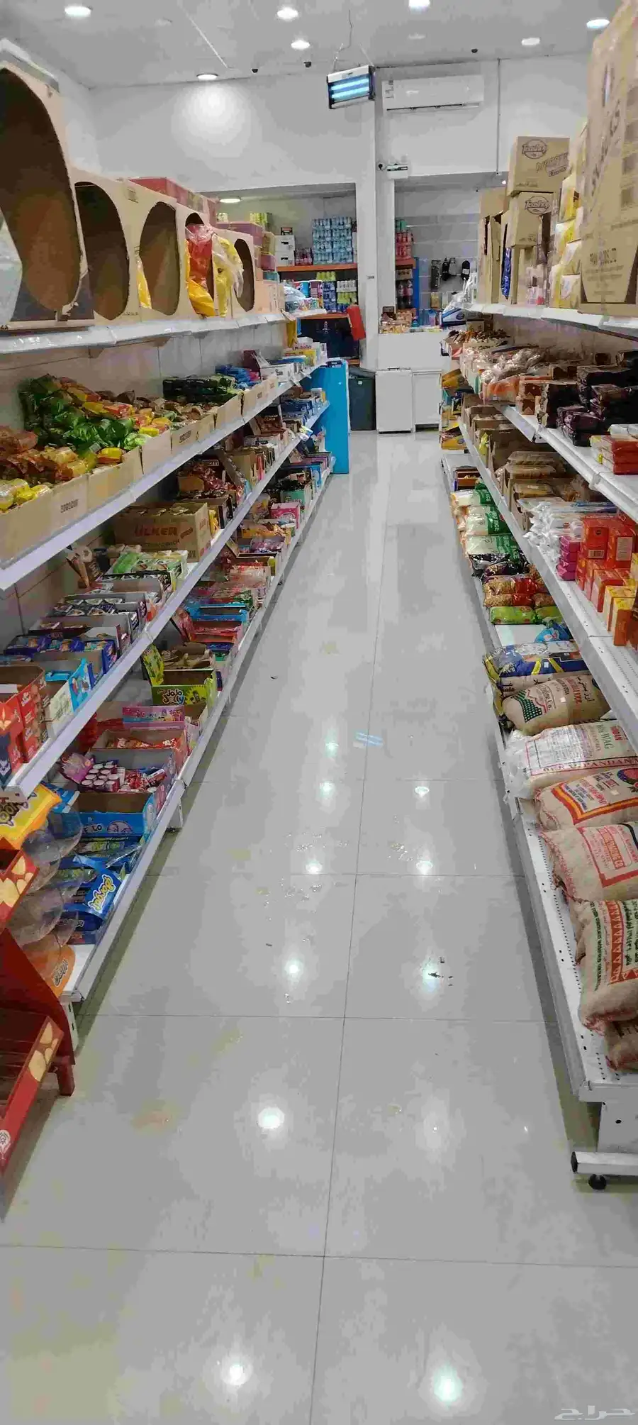 تموينات للتقبيل مجهزه بالكامل داخل محطه وشارع حيوي 4