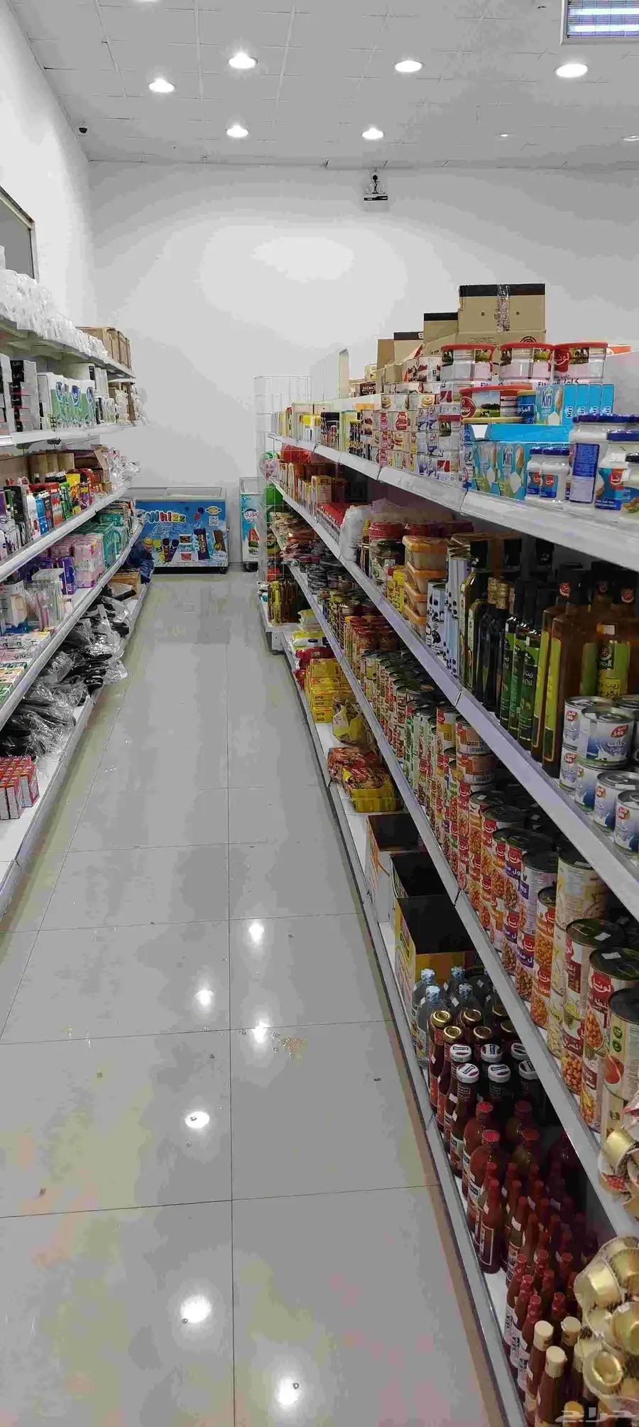 تموينات للتقبيل مجهزه بالكامل داخل محطه وشارع حيوي 5