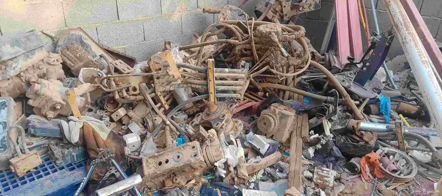 قطع غيار معدات ومكاين و الخخ 4