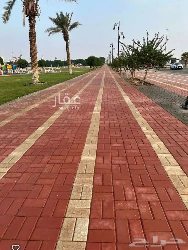 للبيع أرض سكنية في حي الافراح قريبة من الحديقة 0