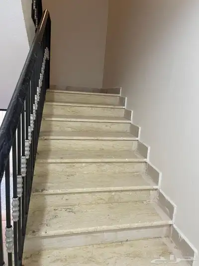 للإيجار شقة عوايل 4