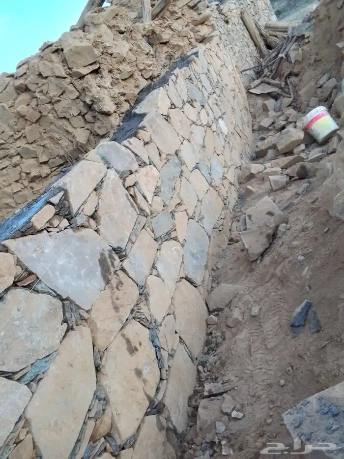 معلم حجر تراث بيوت قدام 2