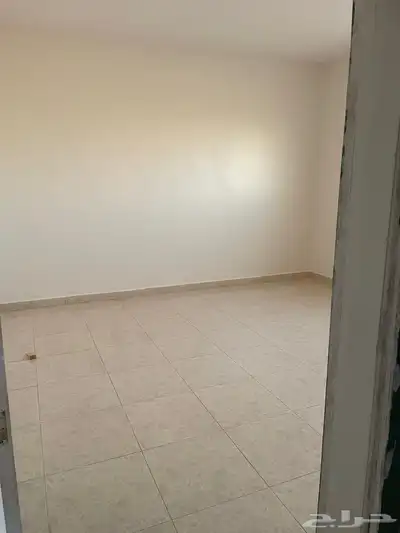 للإيجار شقة عوايل 5