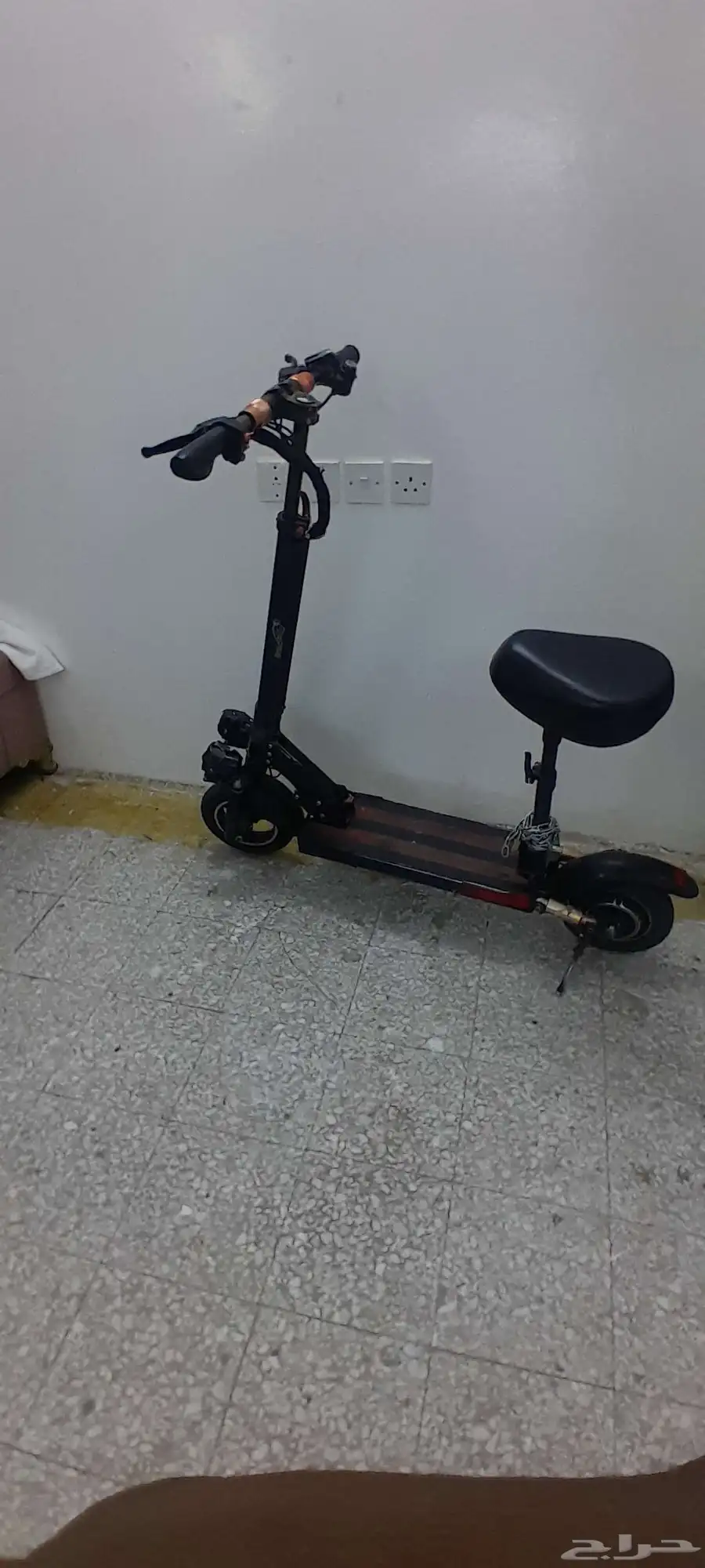 إسكوتر كهربائي يقطع مسافه 40 إلى 45 كيلو يشيل وزن حتى 120k 0