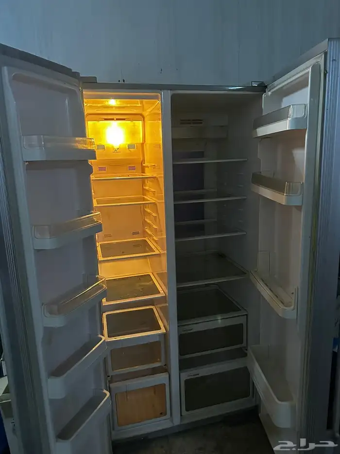 ثلاجه هياتشي للبيع فريزر وثلاجه شغال 1