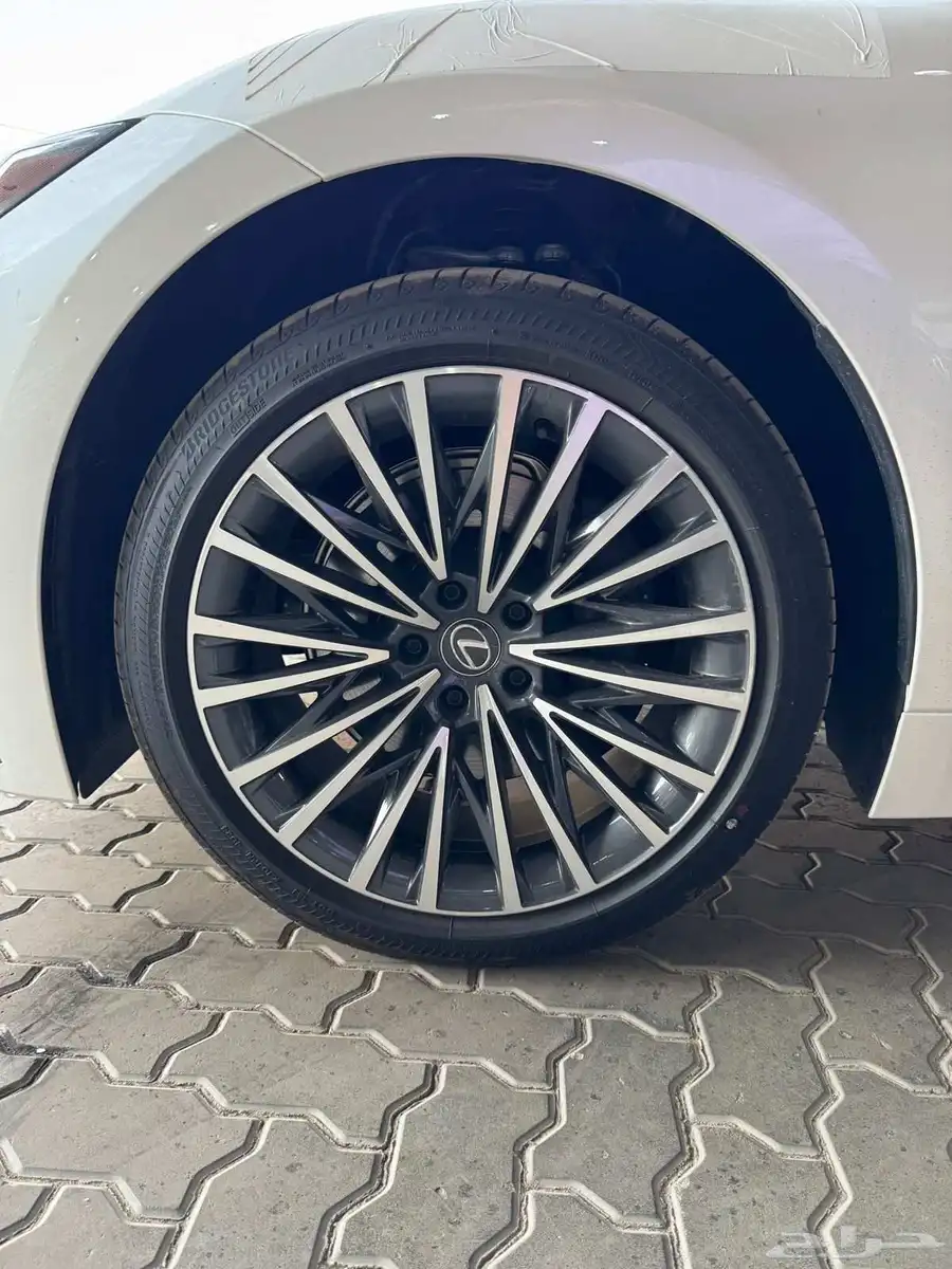 لكزس LS 350 سعودي AA بنزين 2025 8