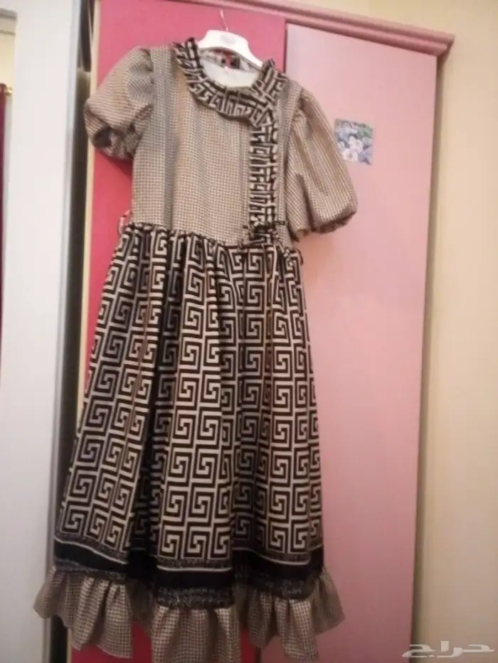 فستان سهره بناتي بني على اسود مع حزام لبس لعده ساعات فقط 1