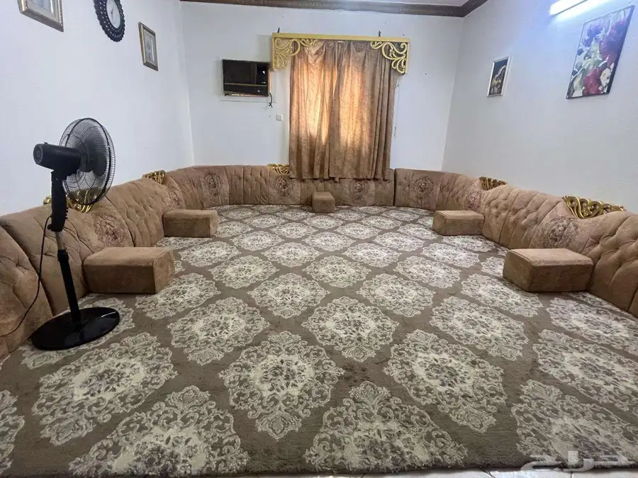 للبيع اثاث مستعمل مطبخ وفريزر ومجلسين ضهر وغرفتين نوم 2