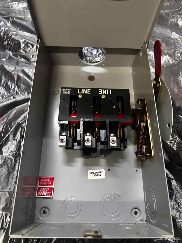 قاطع كهرباء 100 امبير 240 فولت 1