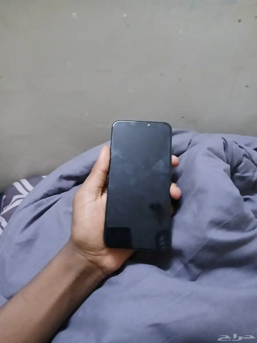 شاشه ايفون اصليه في كسر تحت شاريها ب 200 على السوم تواصل خاص 1